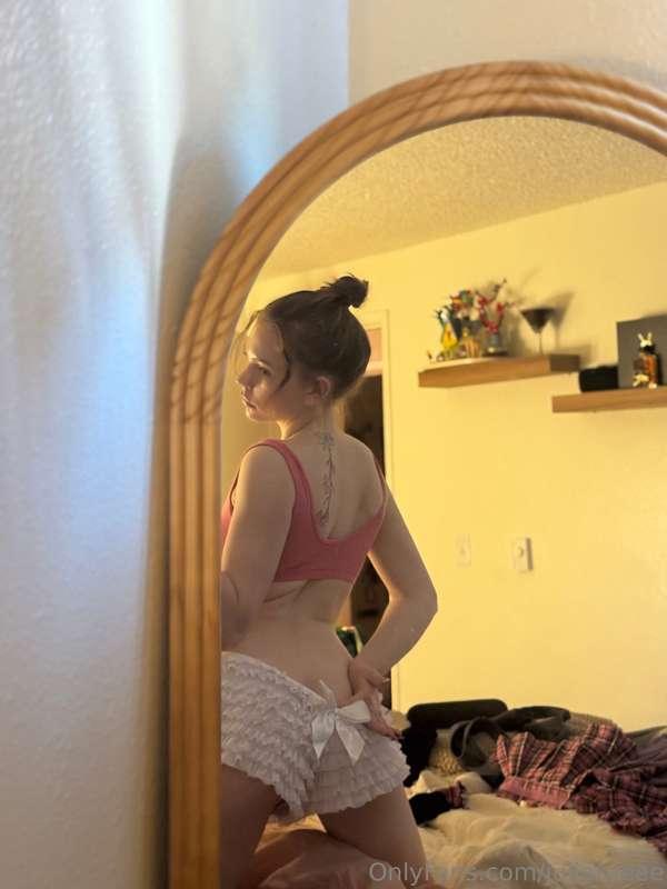 What id wear for our sleepover 🤭