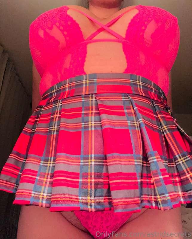 Are you looking under my skirt Mister? 👀😉