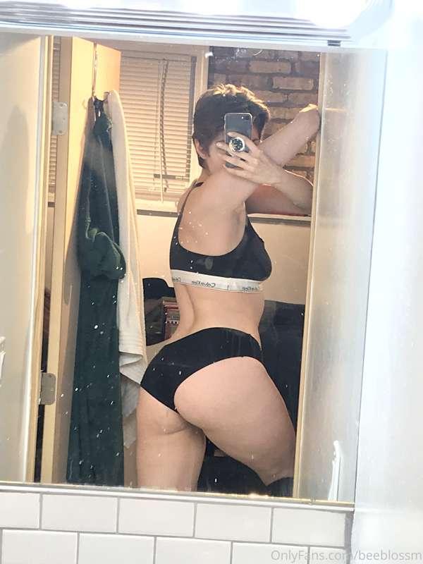 gonna upload some smoking clips when onlyfans decides to sta..