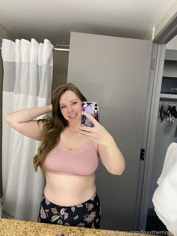 Good morning! Here’s to another sexy Saturday!! 💋