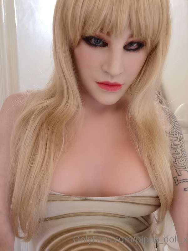 Her chassis seems more aesthetically pleasing than the usual..