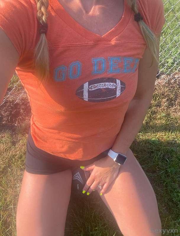 Super Bowl Sunday!!! Which team are you rooting for?! 🏈
