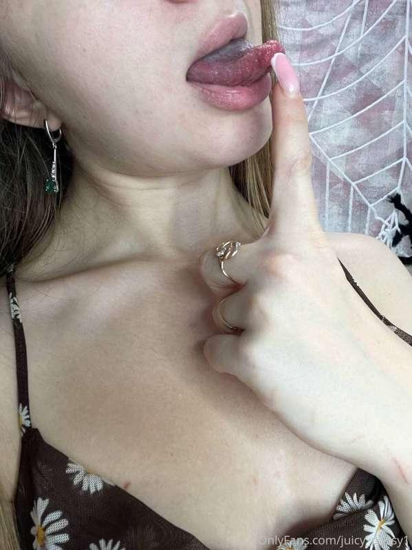 👀🤤 I think all day today about how your cock tastes 🍆👅 Do yo..