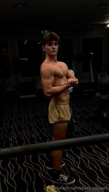 Sub to my 18yr old friend @bryanp82 he just started his FREE..