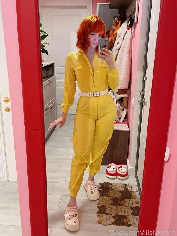 couldn’t resist showing you my new latex cosplay in process 🥰 still have to add and change lots of details 👀  plz don’t mind my hello kitty crocs 💀

#cosplay #apriloneil #redhead #latex #catsuit #latexcosplay #tmnt