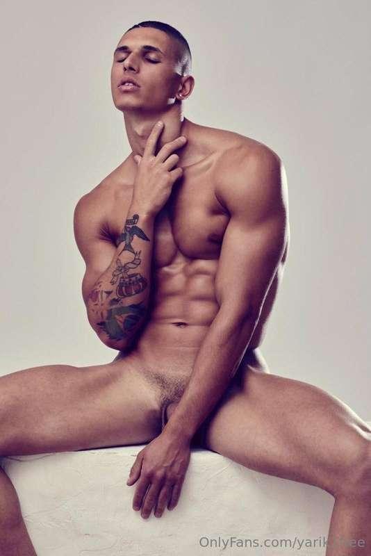 🆓 Jaky’s page today is FREE 

CLICK @TheGuysWorld now

with ..