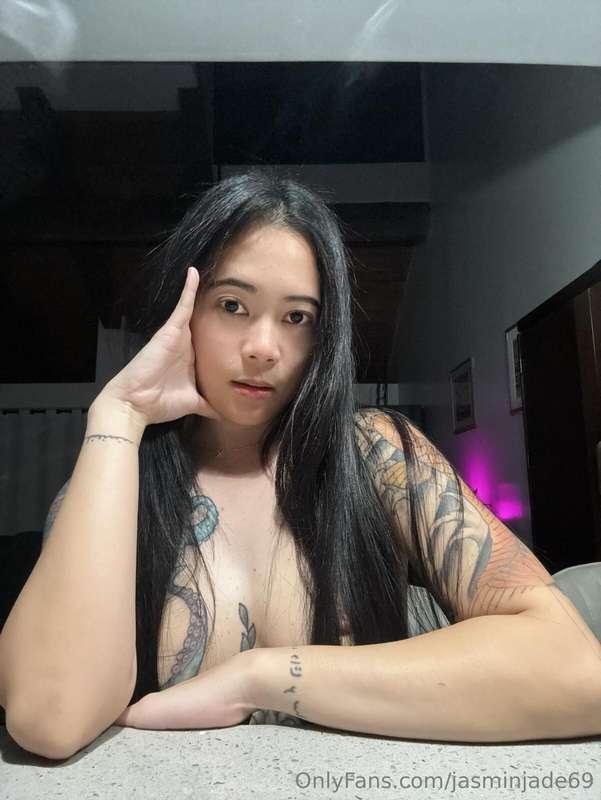 🌙 Feeling a little lonely tonight...Anyone else up and cravi..