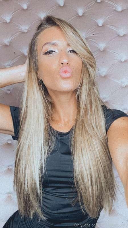 kelsimonroeofficial image #2