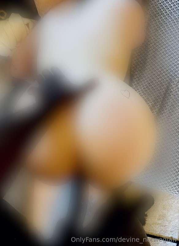 This BBC feels so good inside of me 😈🍆