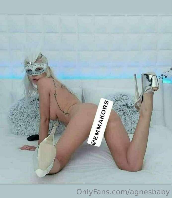 🔞 EXPLICIT CONTENT 🔞
NEW SLUT IN ONLYFANS SHE IS @emmakors W..