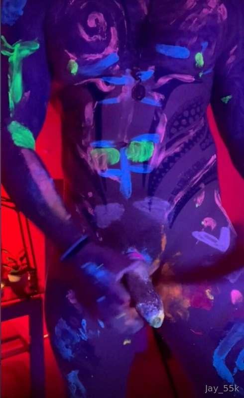 Neon body painting using broad strokes with this wide tool 🎨..