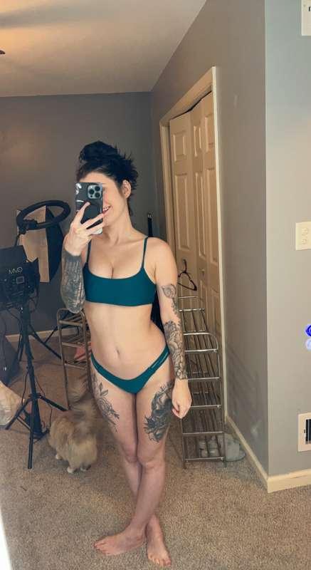 In the hottub right now, working on a set tonight 🖤