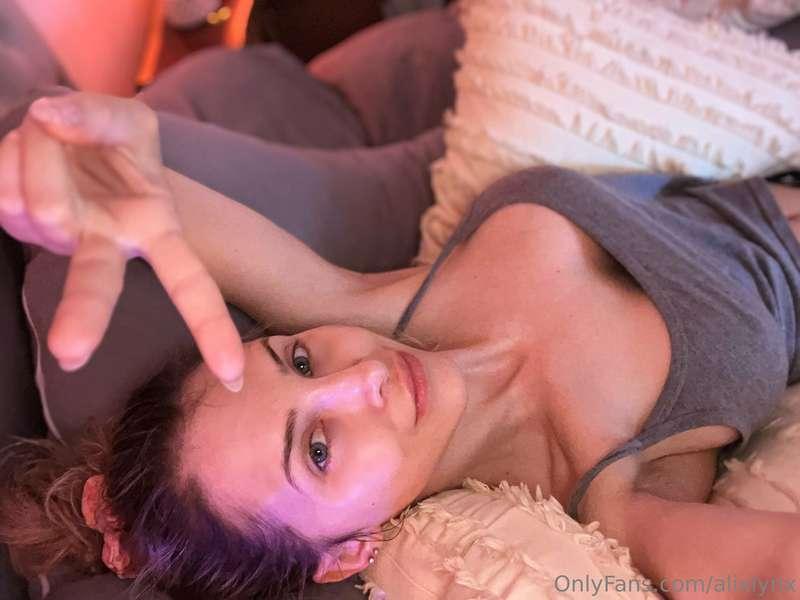 Sunday serenity... Let's enjoy the calm together 🧘‍♀️