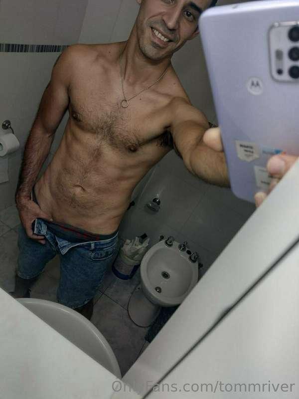 Hi this is my friend @agussexy 😈 🇦🇷 argentinian boy 🇦🇷 Free ..