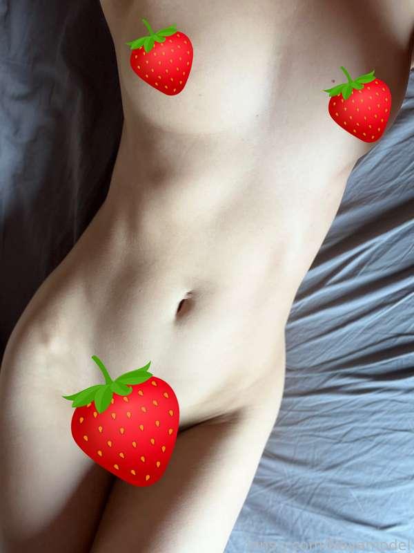 Still in bed ☺️ Lazy day 🤪 watching some movies… can you give me a suggestion what should I see next ? I prefer comedies 💋