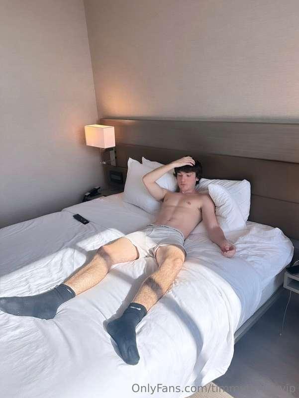 Hotel…. should I invite a VIP sub? 😍🍆