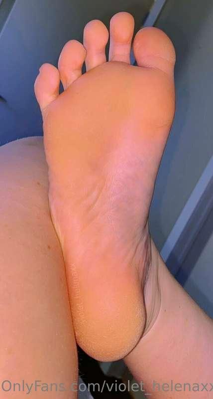 I want you under my feet x