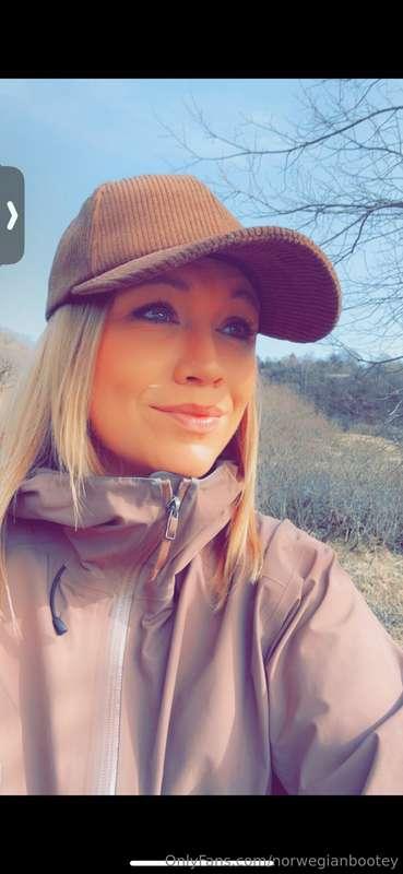 Went out for a hike today, what have you been up to? 🥰