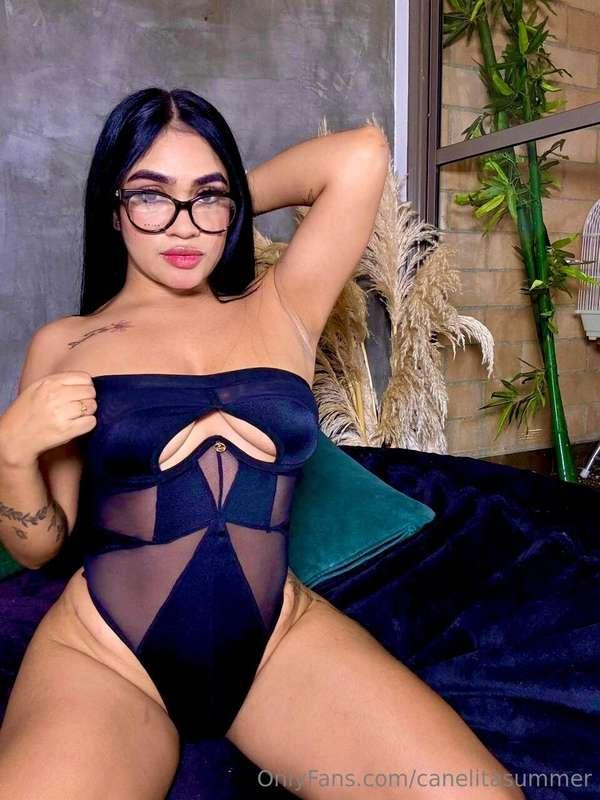 Would you like to watch me take off my lingerie?😳😉 I'm looki..