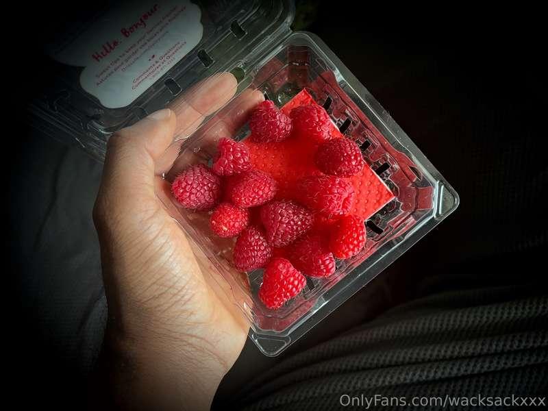 WACKSACK DIET: One of my go-to foods 1-2hrs before I shoot a..