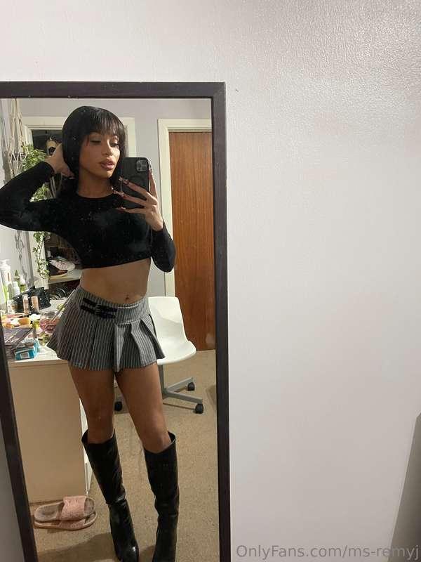 Wanna see under this little skirt?🤭