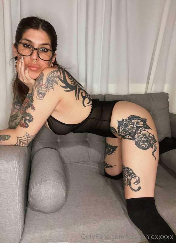 🔥 @ameliaisonfire 🔥✨️Your tattooed girl next door ✨🫦💥 Let me..