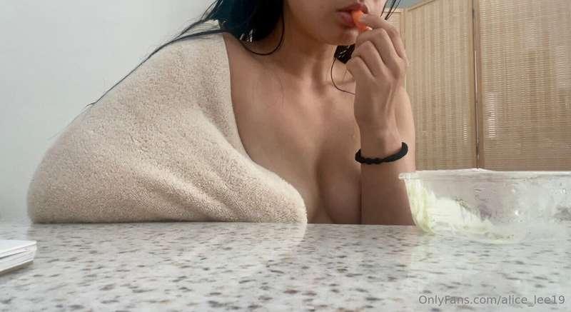 Hey cutie, I just took a shower, I’m squeaky clean now, this..