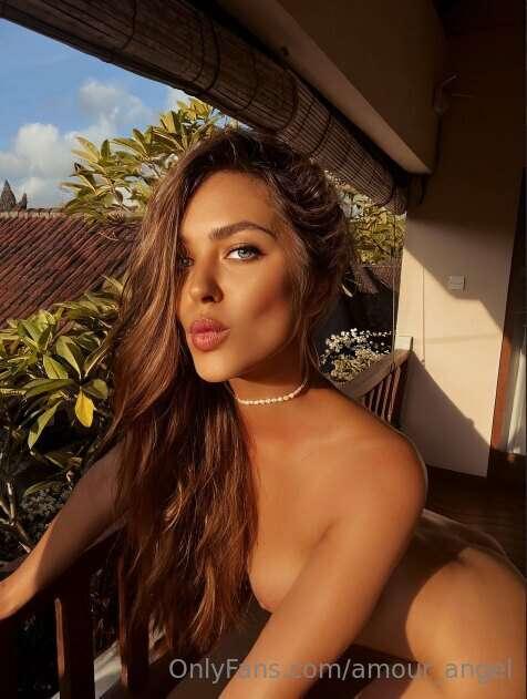 THIS 𝐇𝐎𝐓 𝐆𝐈𝐑𝐋 IS MADE TO FUCK HER ON THE BARE SAND IN THE HO..