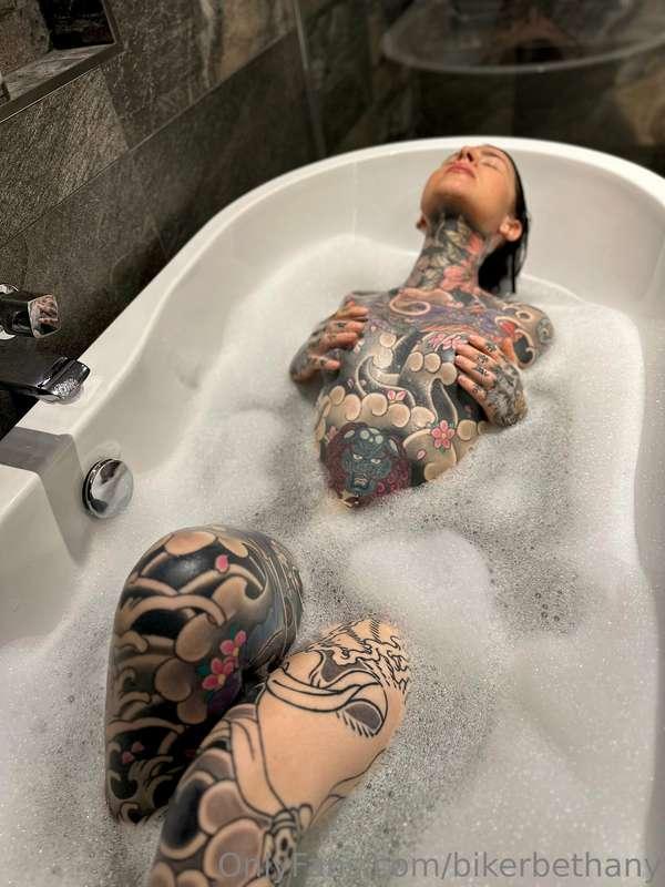 Take a dunk in the tub or me?🛁