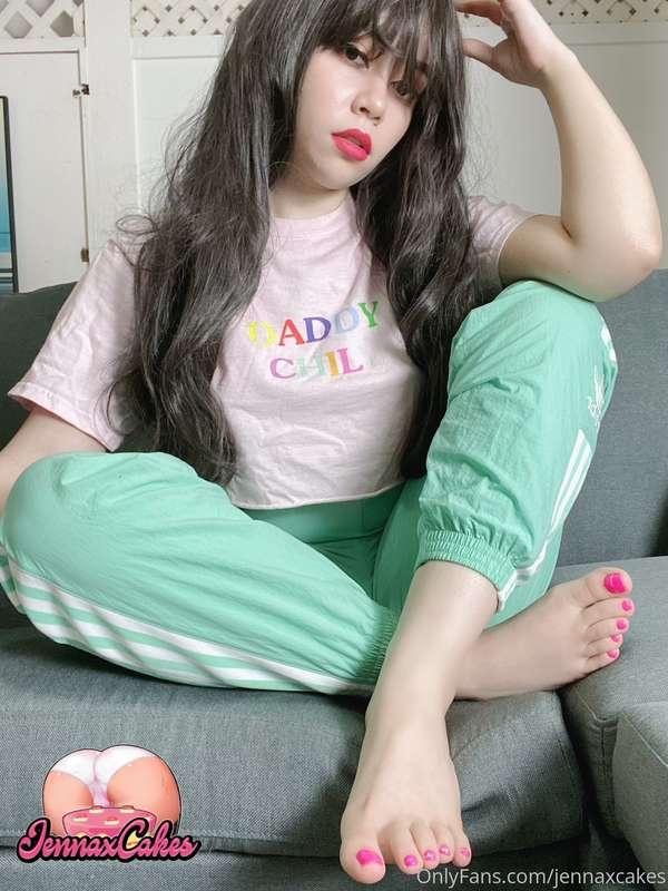Happy Toes-day🥰 Hope you enjoy this photo set, I added some ..