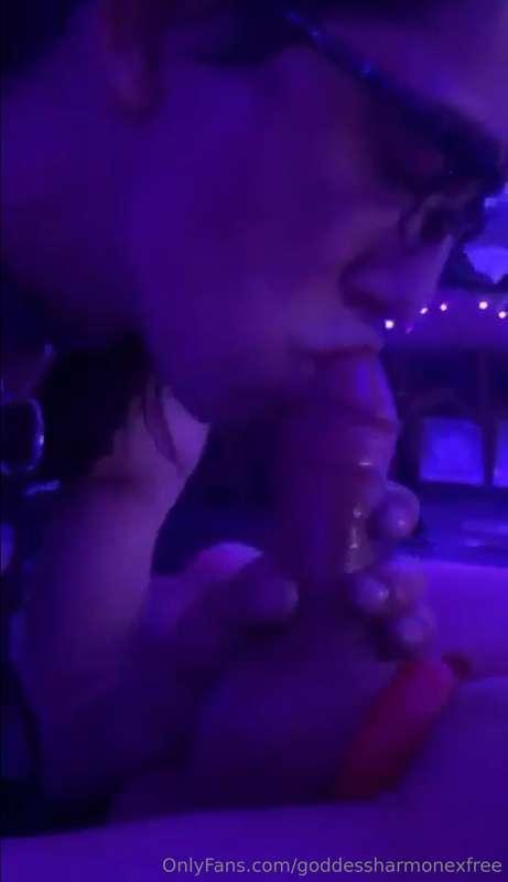 Let my sissy show you how to suck cock like a good gurl. Vid..