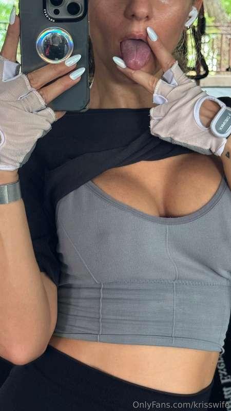 krisswife image #2
