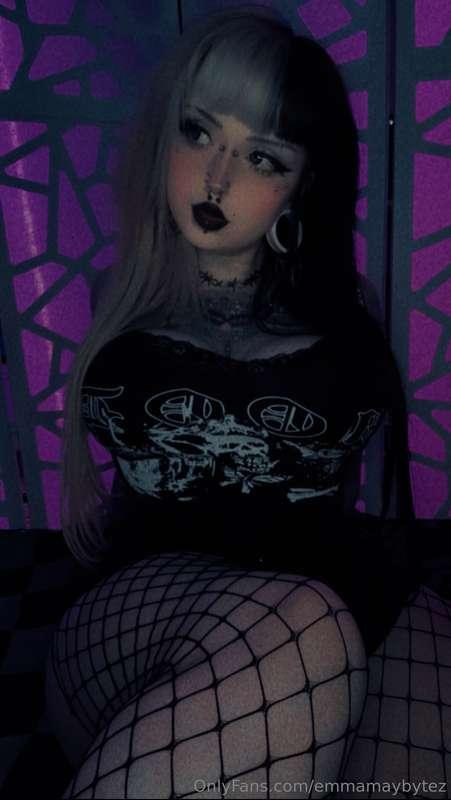 Come check out my hot ass VampireFreaks content coming up wi..