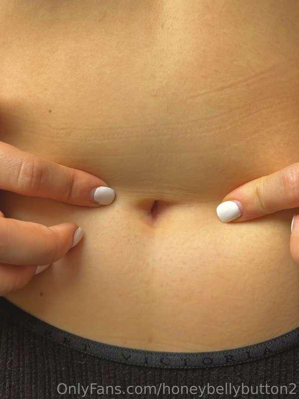 stretching my navel 😍😍😍