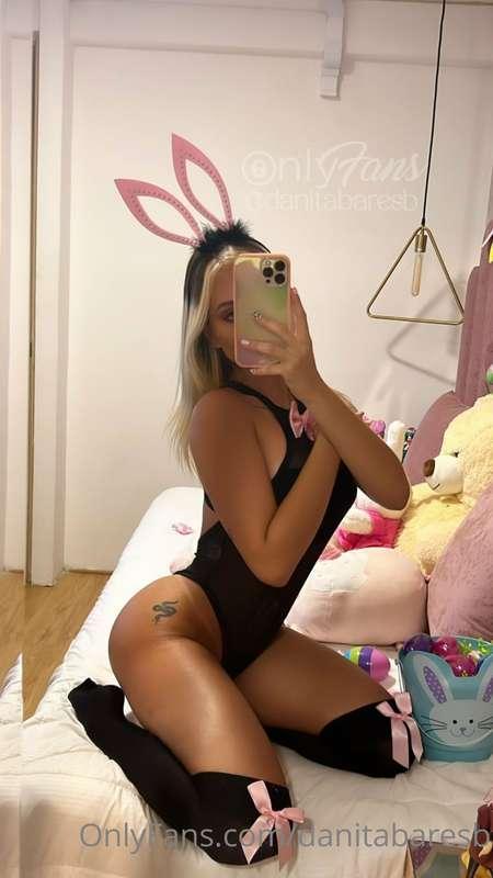 Feeling bored. 😪🥱 Send me a DM 💖