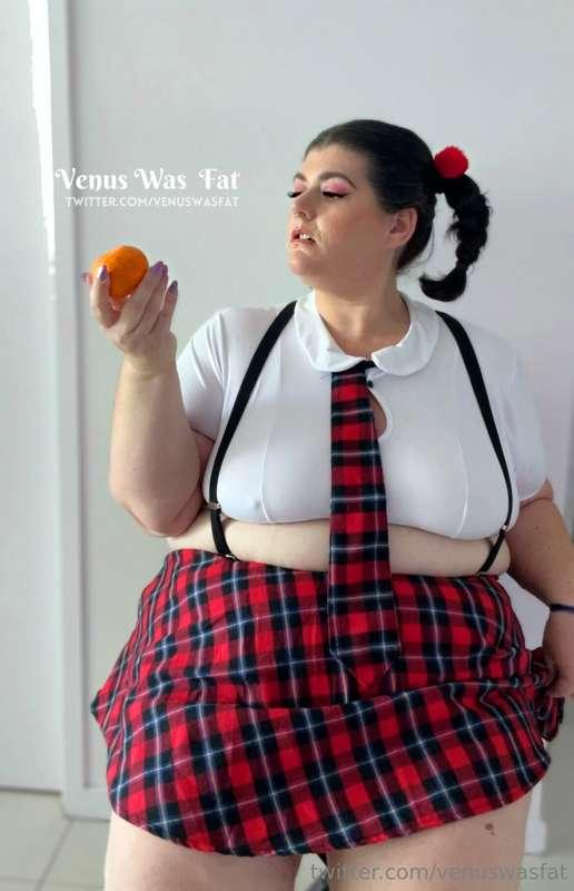 What’s this weird orange ball? 🤨😆