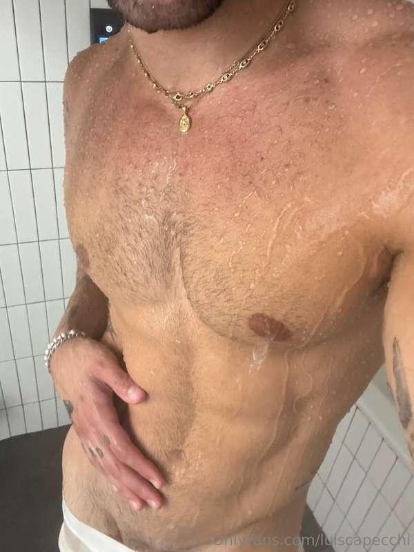 Need someone to hop in with me 😈💦 any volunteers? ;)