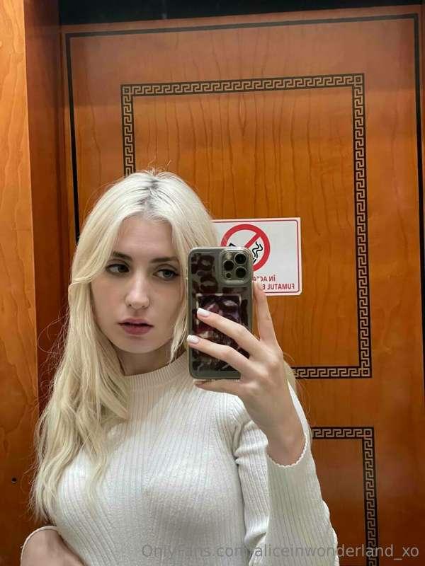 It's been a long time since I've had a simple mirror photo😝