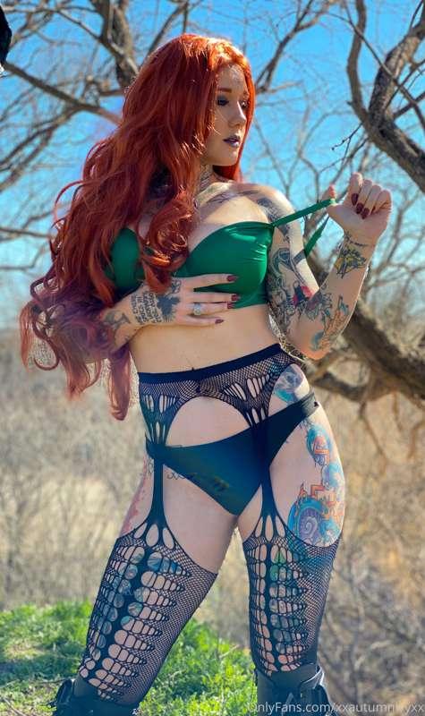 okay But... what’s sexier inside or outside shoots? 🧐

Leg d..