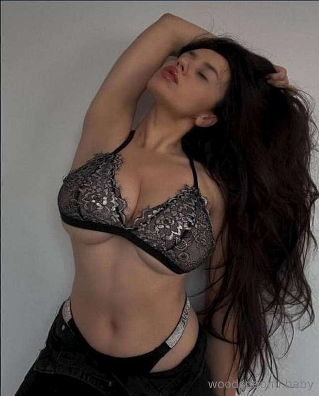 Lustful doll @ksenia_leoni  WITH A CREAMY PUSSY🍦💘Text her @k..