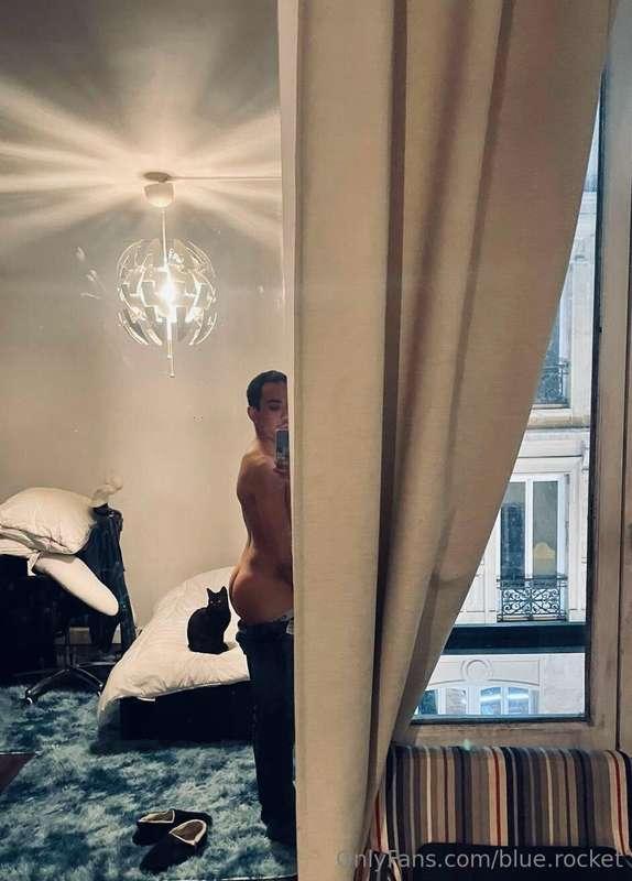 felt cute, might delete later 🐈‍⬛