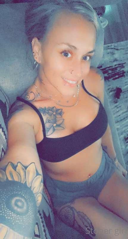 SPAM ME WITH LIKES!! I’m sending out free videos again!!!!!💋..