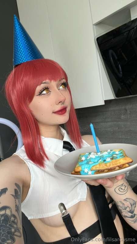 IT'S MY BIRTHDAYYYY! whoever has the best gift will get a ex..