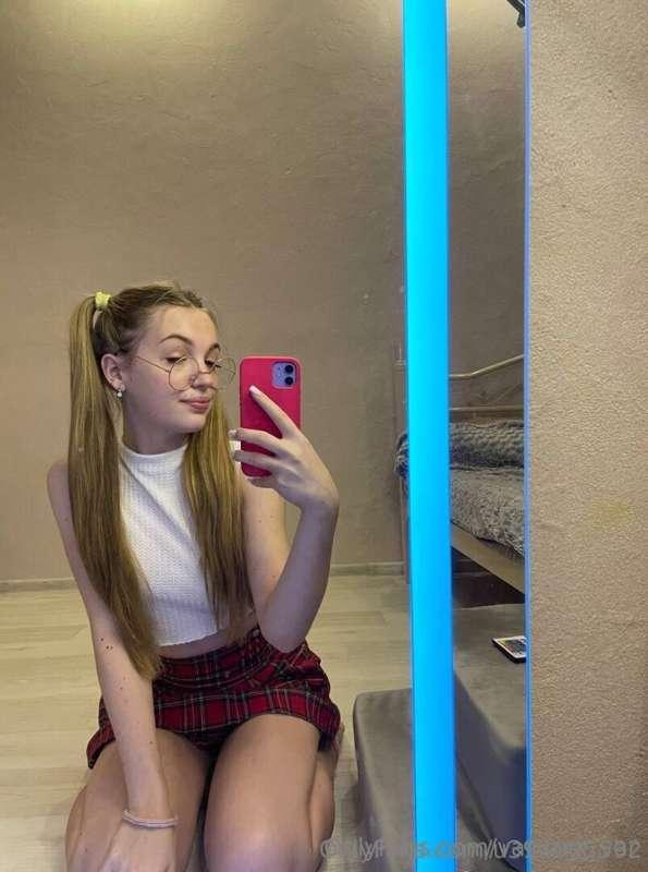 💋This babe @elenatrixy
can get her knickers down for you.💞 T..