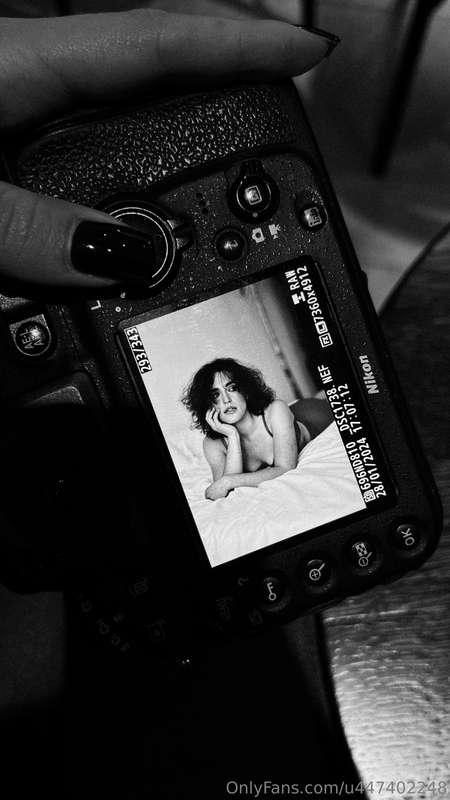 There is a whole story behind the scenes of the frame 🎥🖤