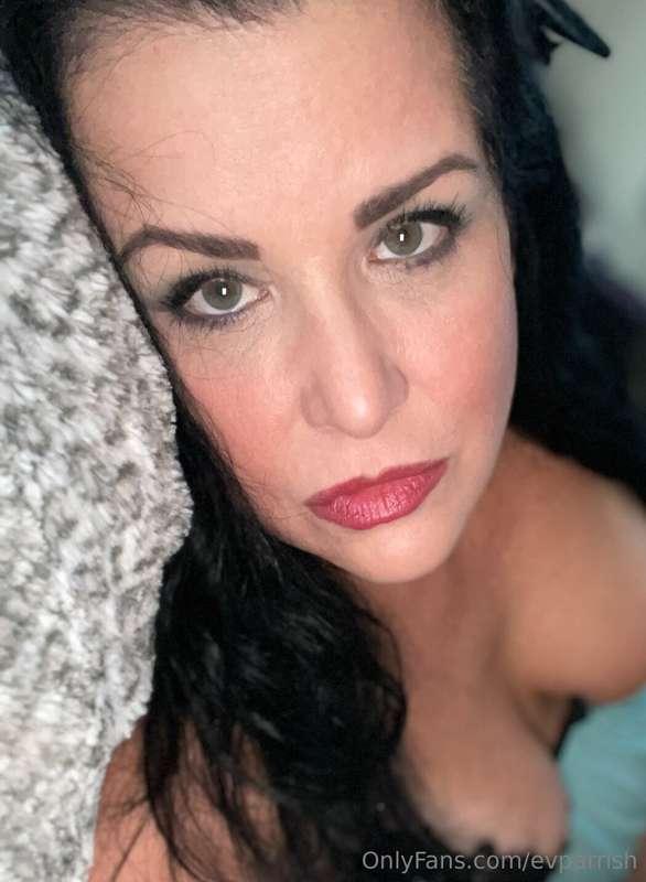 Happy Friday babe 😏