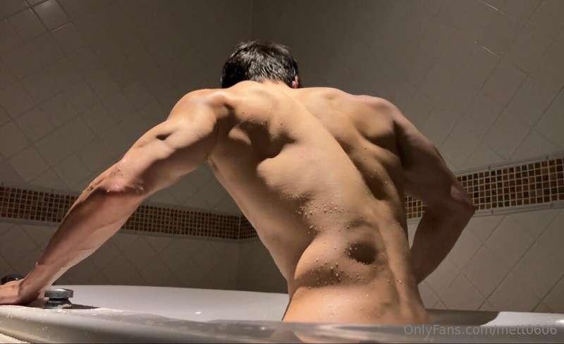 A moment in the bath.