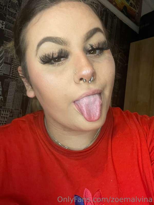 hey there…i want you to imagine what a sloppy, wet blowjob i..