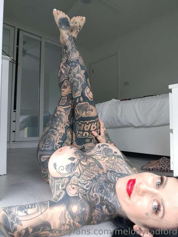 Blue eyes, red lips and cute toes
