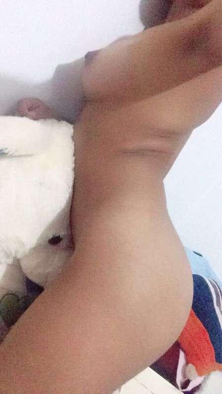 Would you like to be the bear 🐻 and feel my body? 😋💖 // Te gustaría ser mi oso 🐻 y sentir mi cuerpo? 💖😋